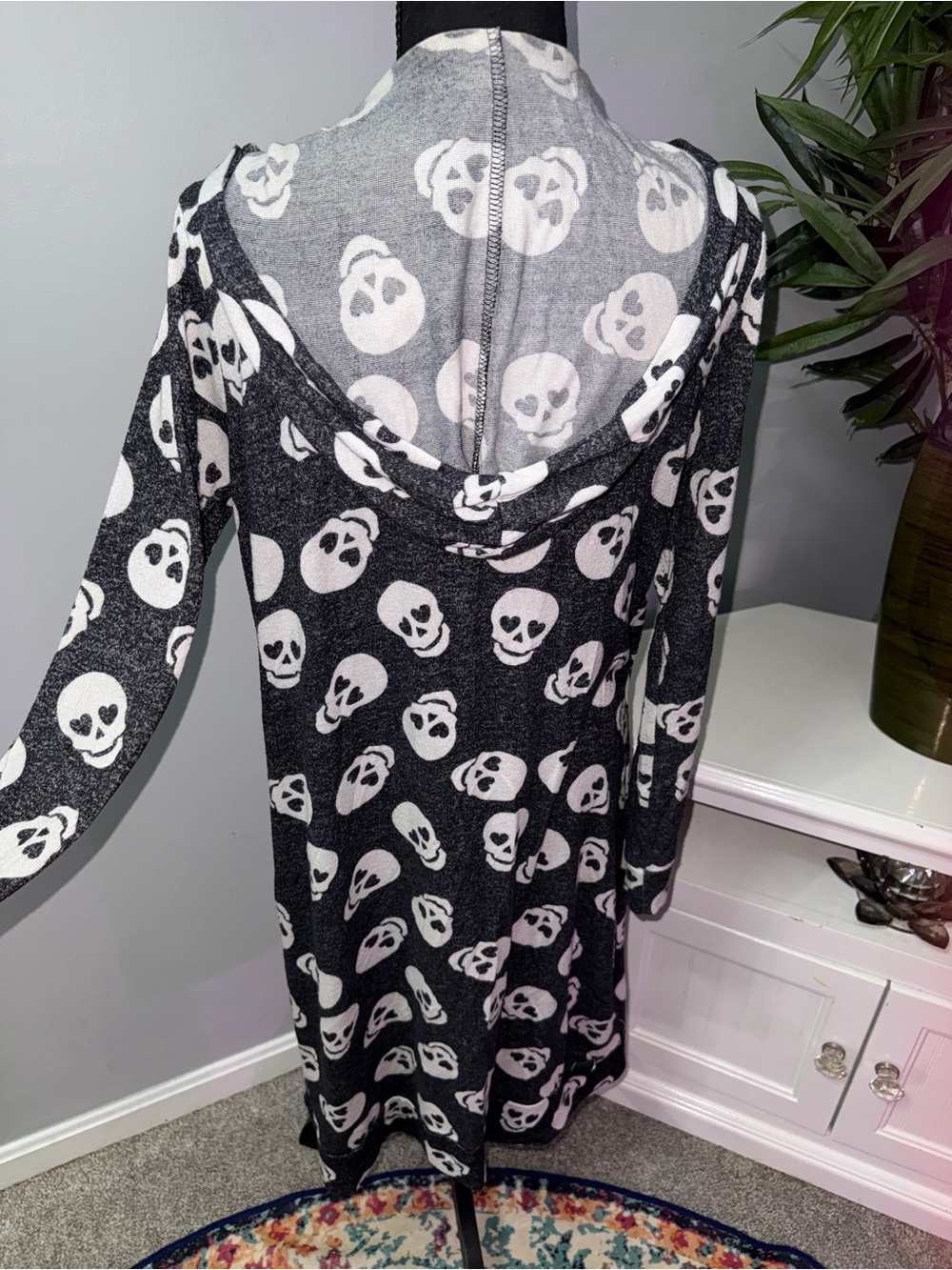 No Boundaries Black & White Skull Hooded Cardigan - Picture 2 of 3